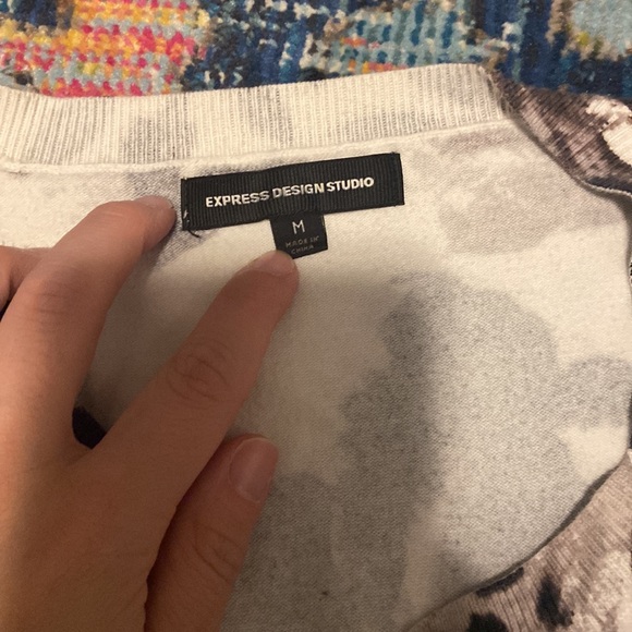 Express print sweater - Picture 2 of 4